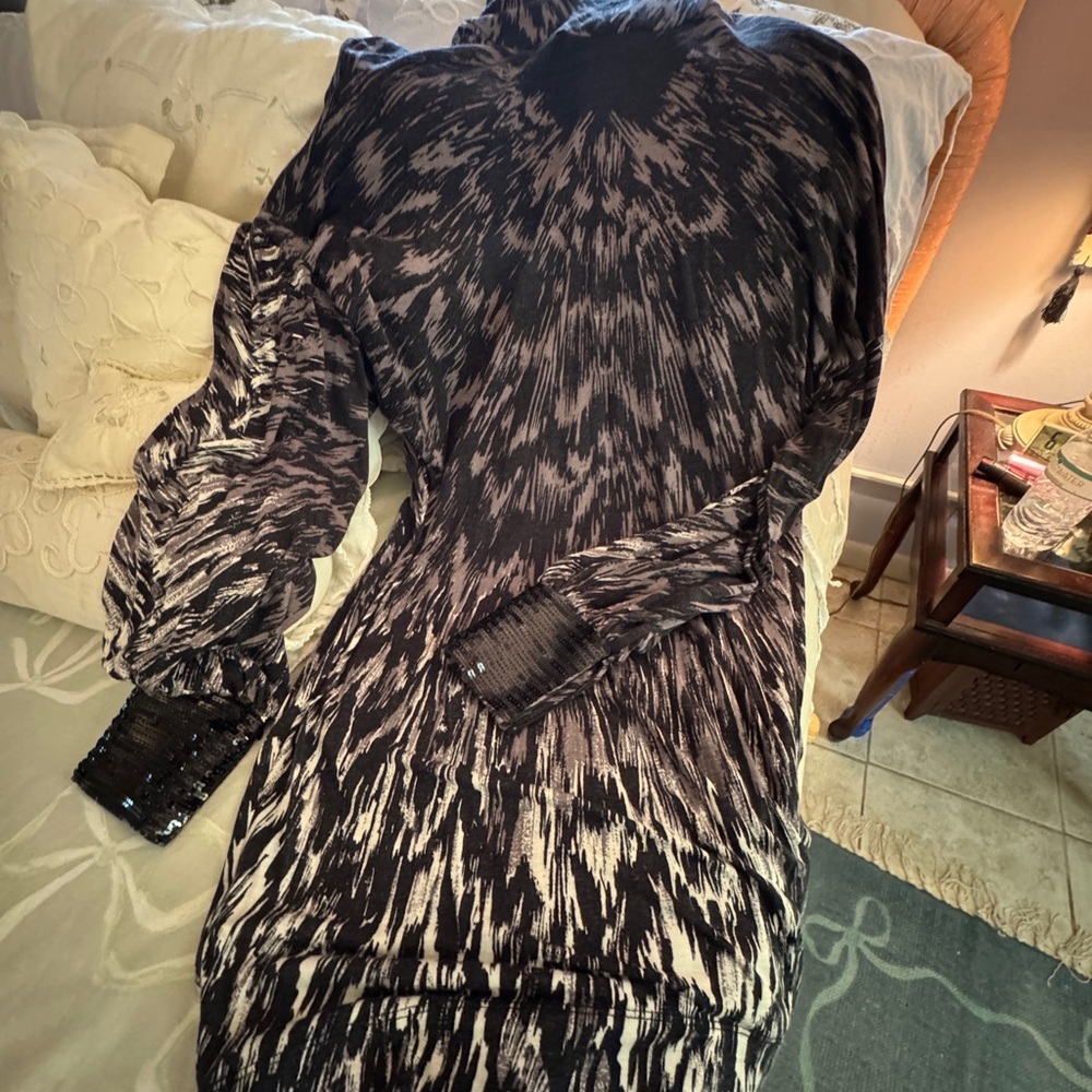 French Connection Black and Cream Long Sleeve Dress cuff has sequins and zipper